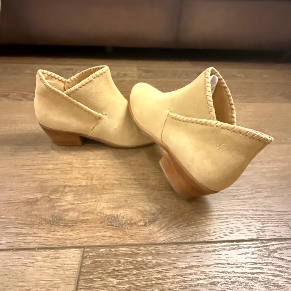 Jack Roger Sadie Suede Booties, New in Box, Size 6, Fall, Slip-On